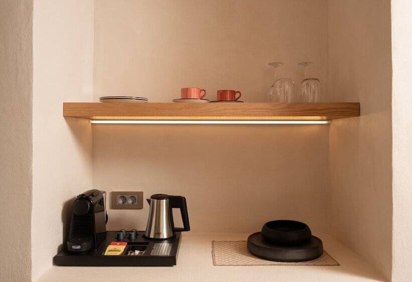 هتل Acanthus Oia Suites With Private Hot Tub