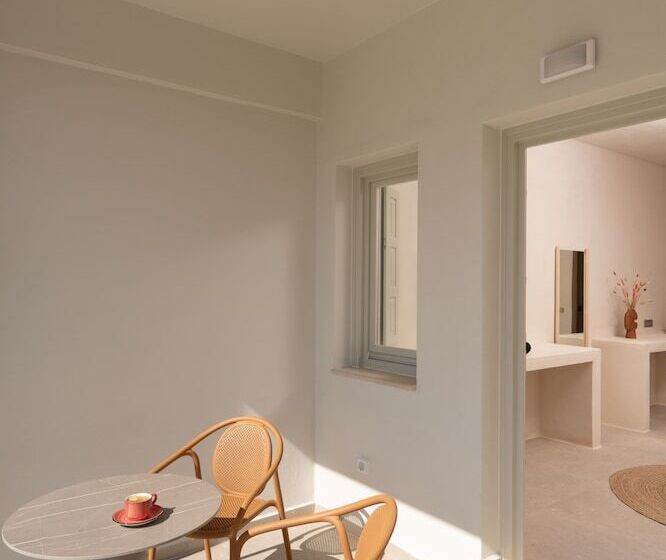 هتل Acanthus Oia Suites With Private Hot Tub