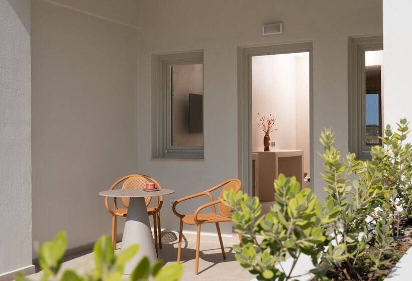 هتل Acanthus Oia Suites With Private Hot Tub