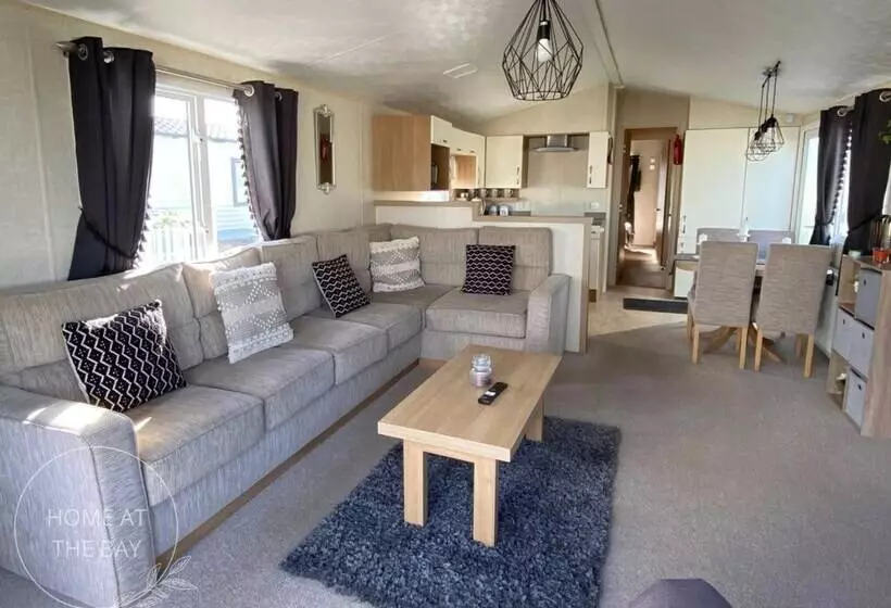 هتل Modern Caravan At Lyons Robinhood