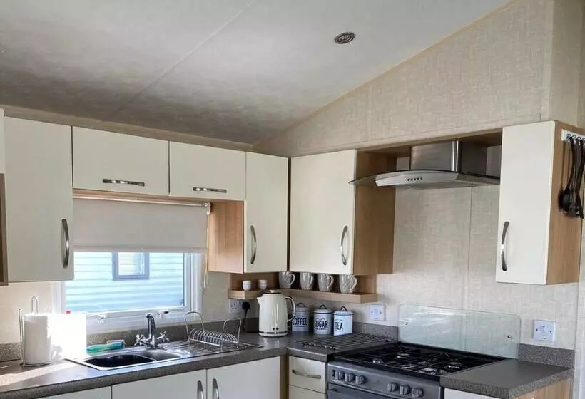 هتل Modern Caravan At Lyons Robinhood