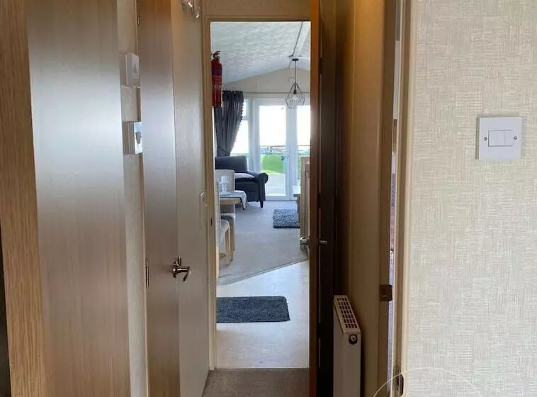 هتل Modern Caravan At Lyons Robinhood