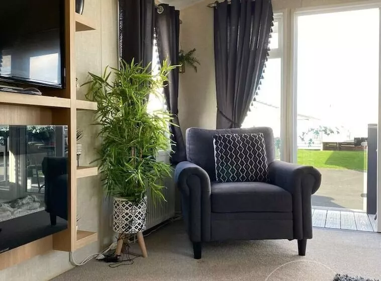 هتل Modern Caravan At Lyons Robinhood