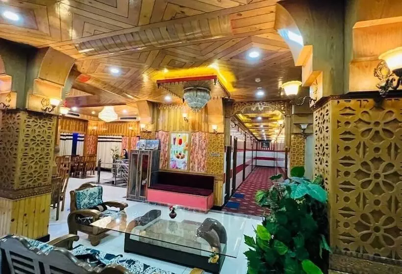 ホテル Shimla Hills International