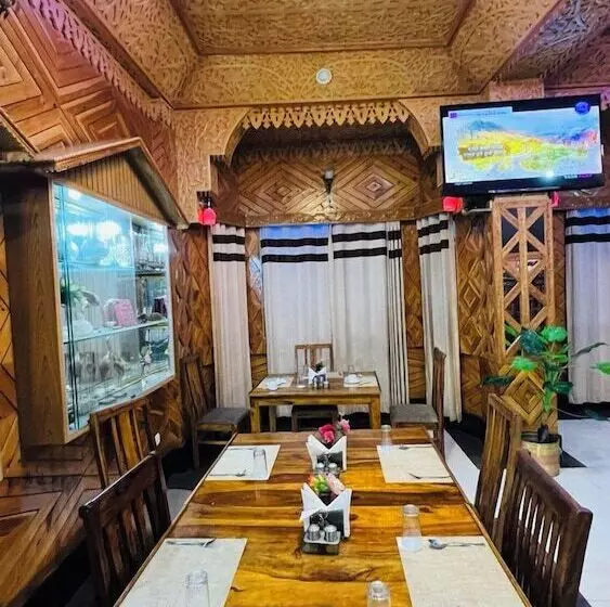 ホテル Shimla Hills International