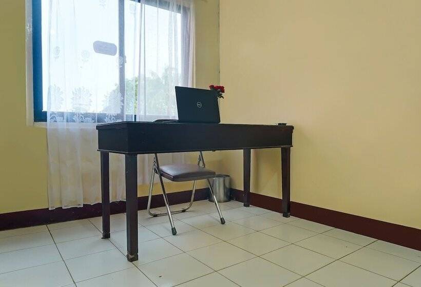 Hotel Spot On 92466 Adam Kost Syariahnearwisata Jembatan Barito