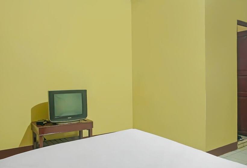 Hotel Spot On 92466 Adam Kost Syariahnearwisata Jembatan Barito