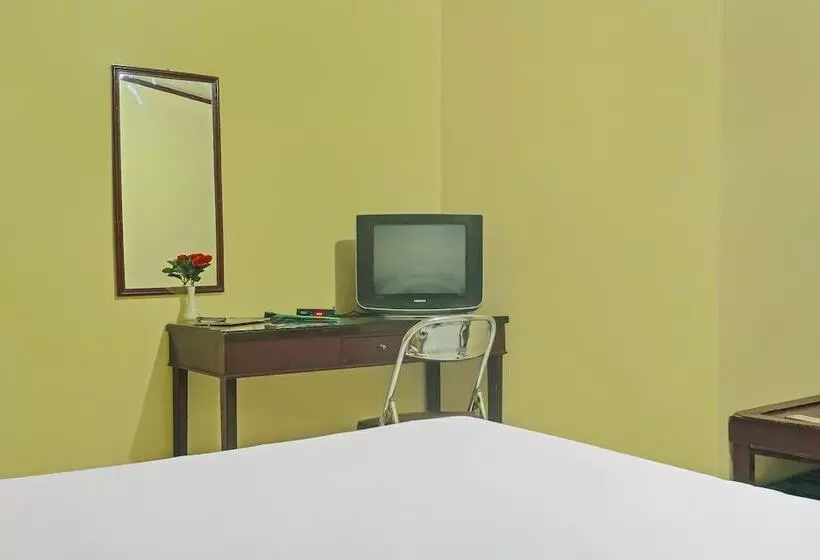 ホテル Spot On 92466 Adam Kost Syariahnearwisata Jembatan Barito