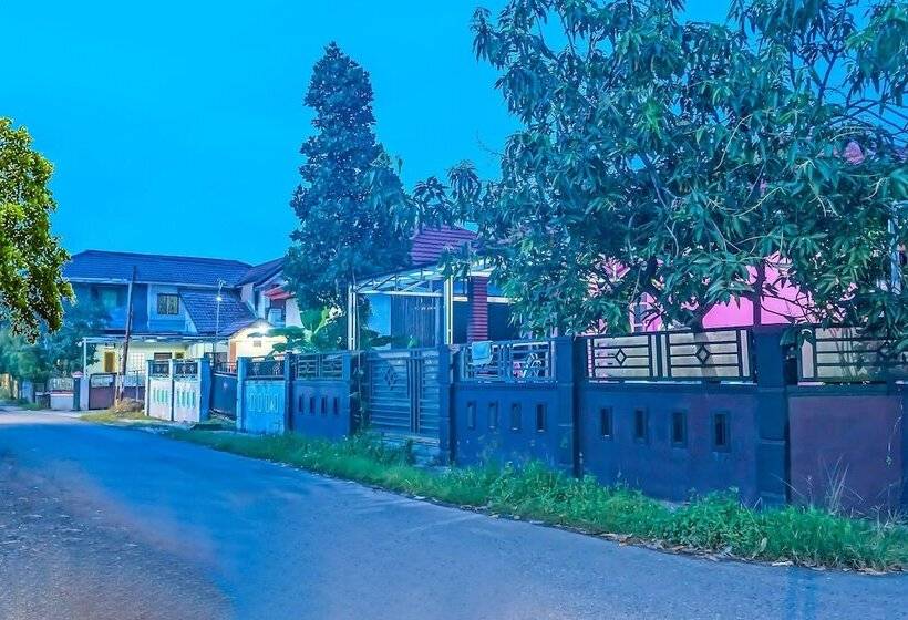 Hotel Spot On 92466 Adam Kost Syariahnearwisata Jembatan Barito