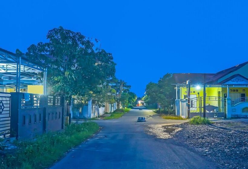 Hotel Spot On 92466 Adam Kost Syariahnearwisata Jembatan Barito