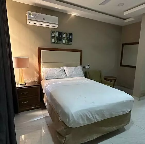 Majatalo Achie Suites