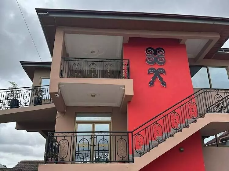 Majatalo Achie Suites