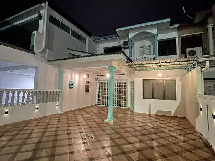 پانسیون Baba & Charlie Homestay