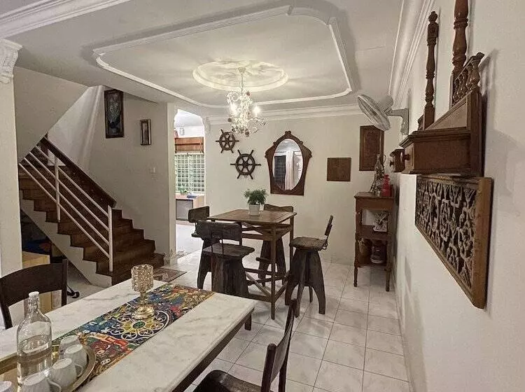 پانسیون Baba & Charlie Homestay