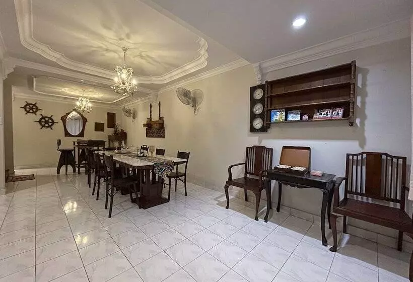 پانسیون Baba & Charlie Homestay