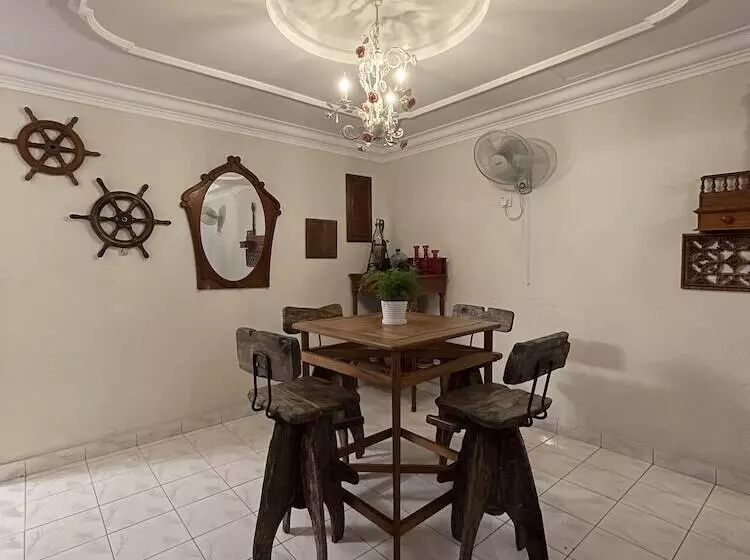 پانسیون Baba & Charlie Homestay