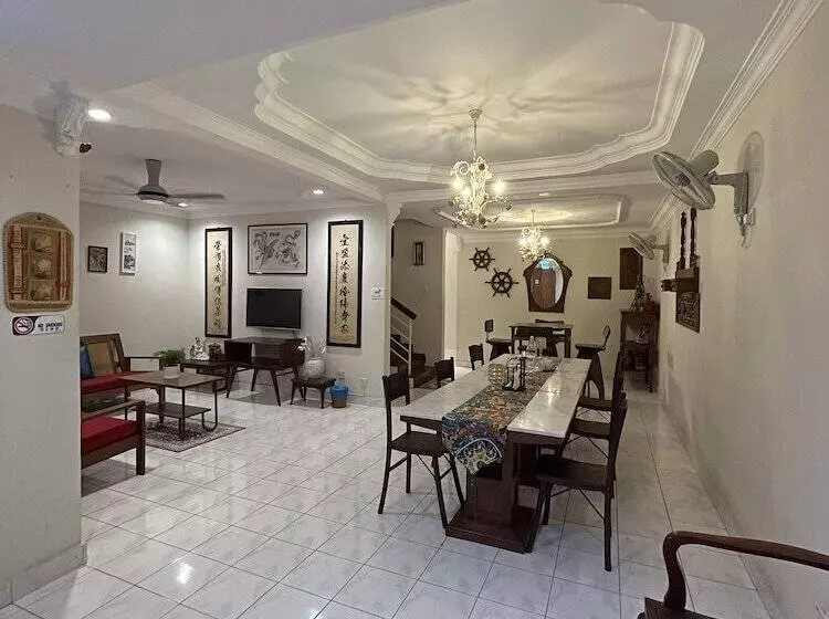 پانسیون Baba & Charlie Homestay
