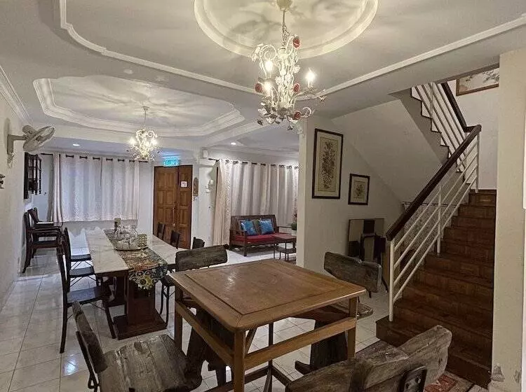 پانسیون Baba & Charlie Homestay
