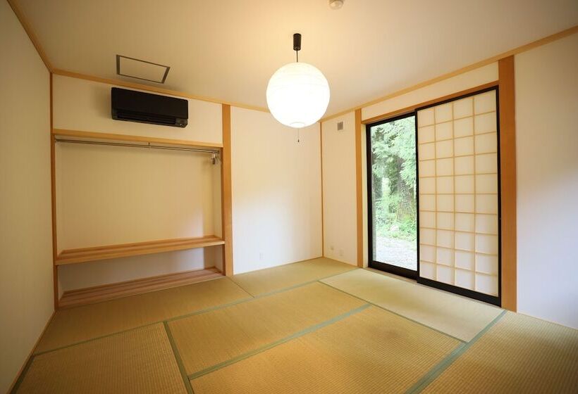 بنسيون Denpaku Komatsu