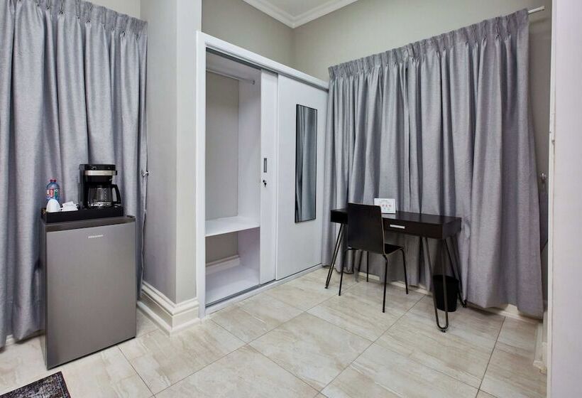 Пансион The Mayflower Inn