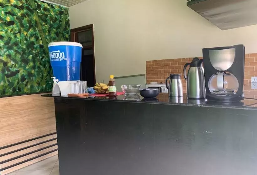 تختخواب و صبحانه Gorilla Home Stay