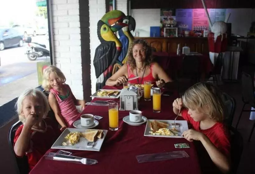 هتل Aldea Pura Vida