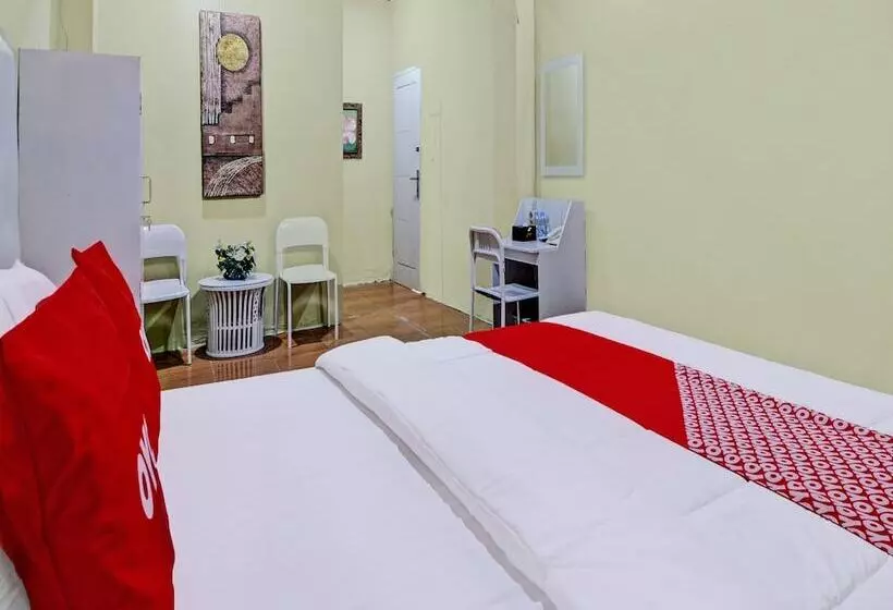 ホテル Maharani Guest House Syariah By Oyo
