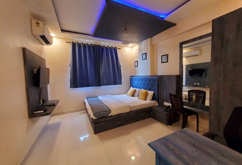 Hotel Mari Aai Residency