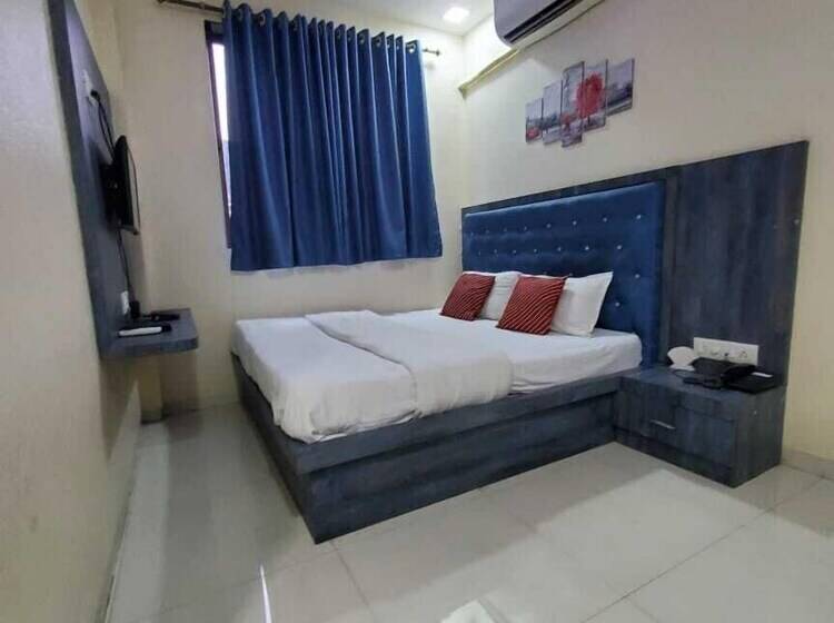 Hotel Mari Aai Residency