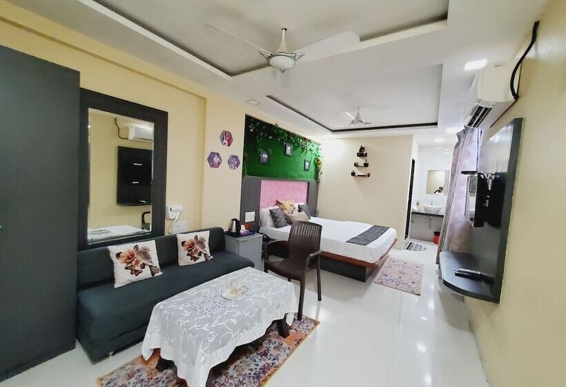 Hotel Mari Aai Residency