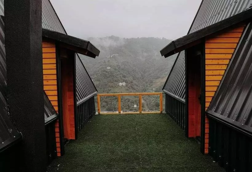 Hotelli Pavri Suit Bungalov