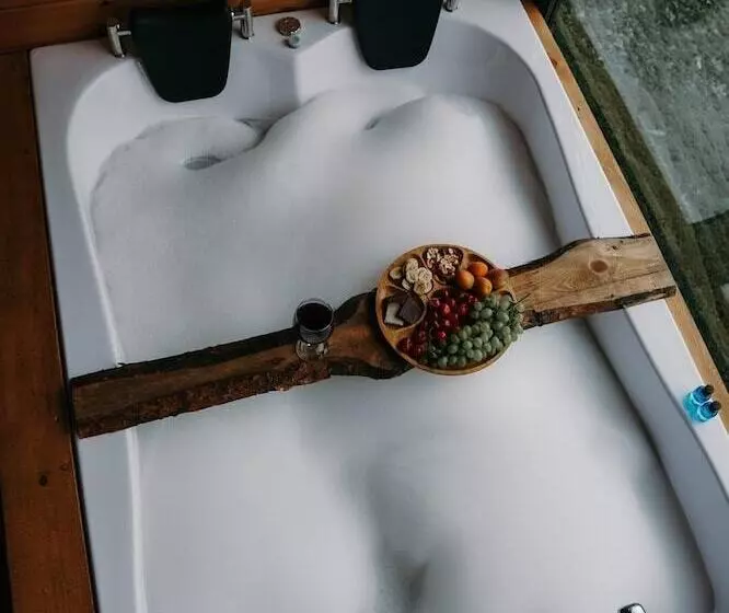 Hotelli Pavri Suit Bungalov