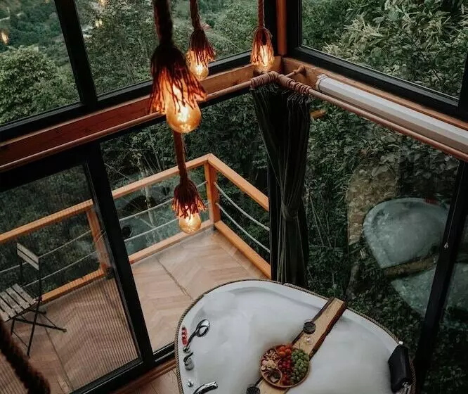 Hotelli Pavri Suit Bungalov