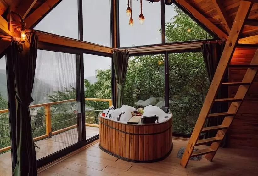 Hotelli Pavri Suit Bungalov