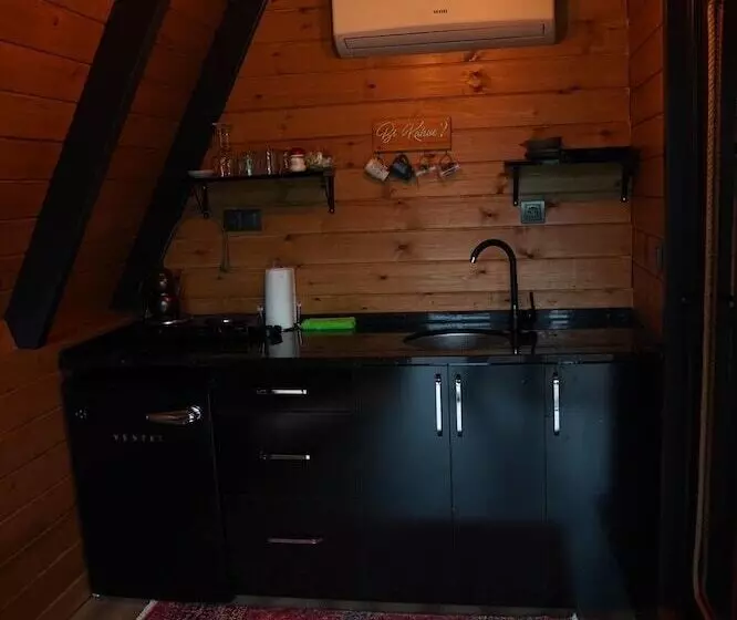 Hotelli Pavri Suit Bungalov