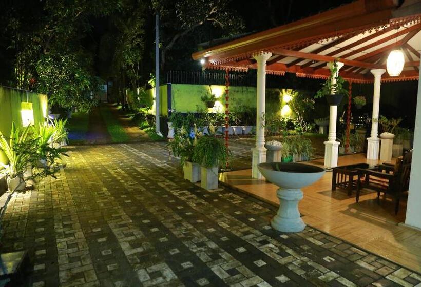 ホテル Peacock Heaven Ahangama