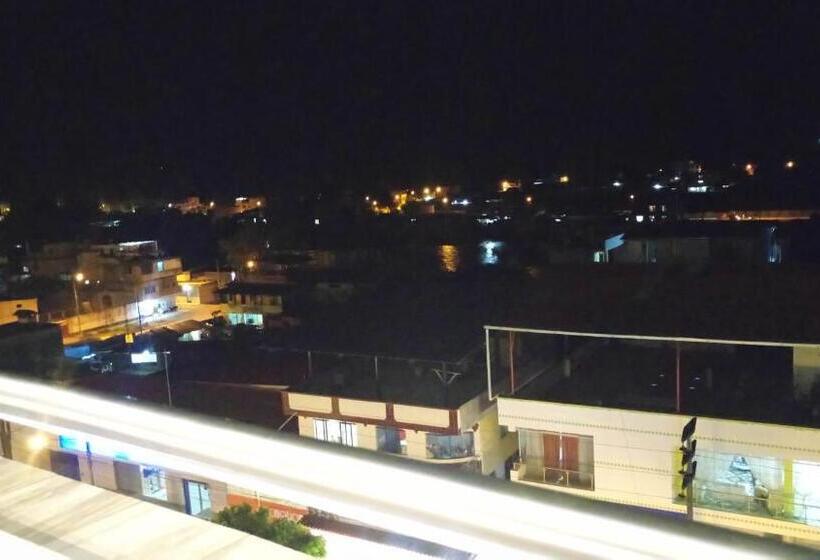 ホテル Plaza Del Bosque Inn