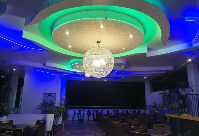 ホテル Plaza Del Bosque Inn