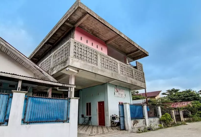 Hotelli Spot On 92449 Libersa Homestay Syariah