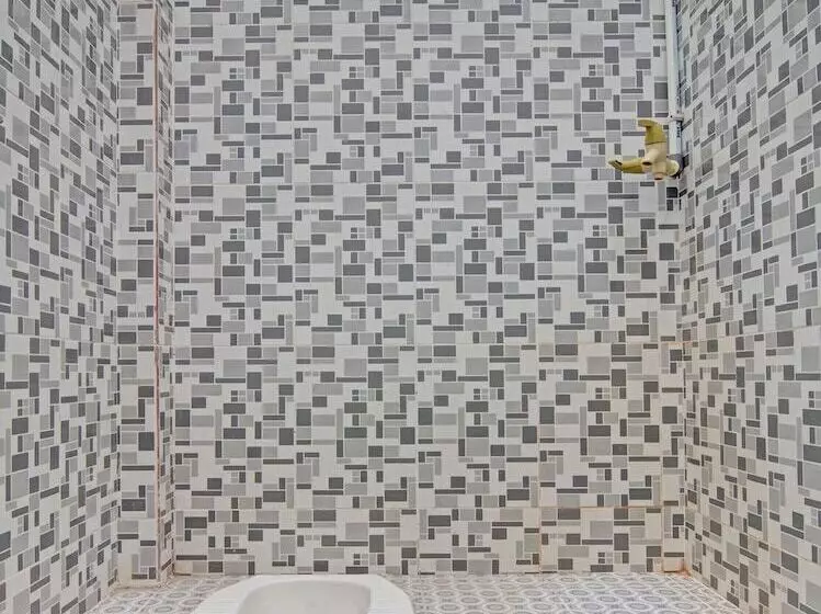 Hotelli Spot On 92449 Libersa Homestay Syariah