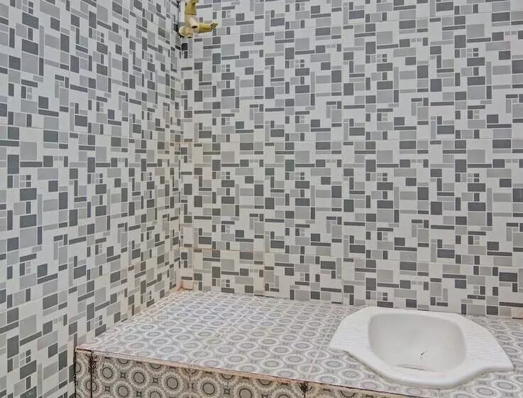 Hotelli Spot On 92449 Libersa Homestay Syariah