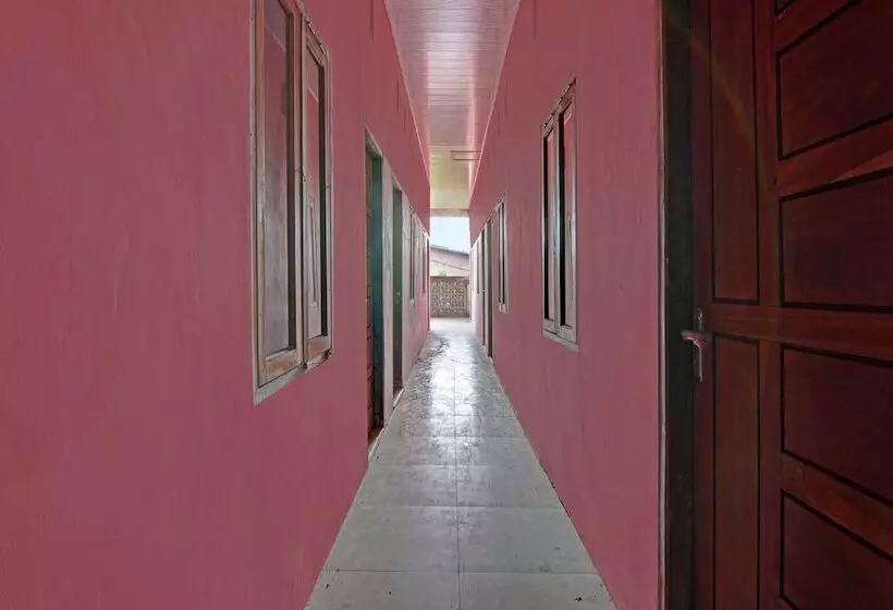 Hotelli Spot On 92449 Libersa Homestay Syariah