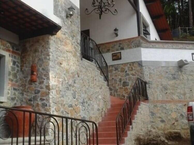 هتل Suites Las Rocas San Rafael