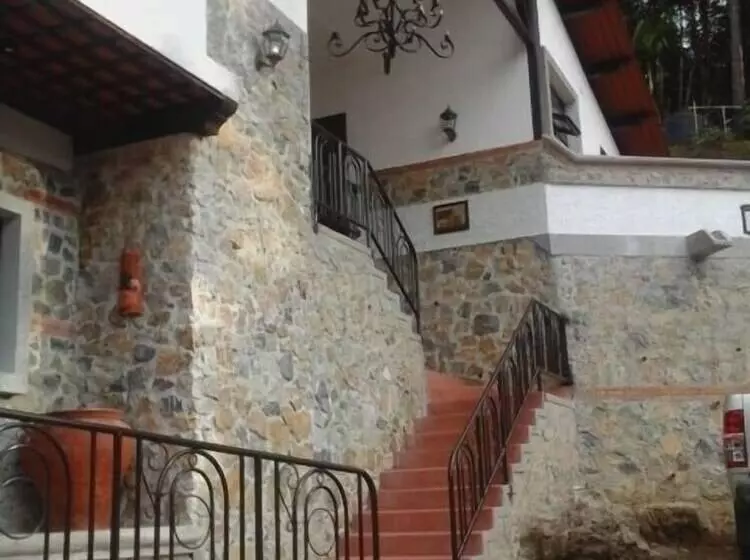 هتل Suites Las Rocas San Rafael