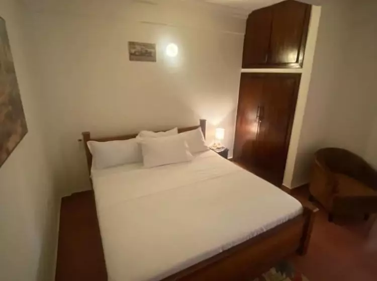 Majatalo Larjoe Guesthouse