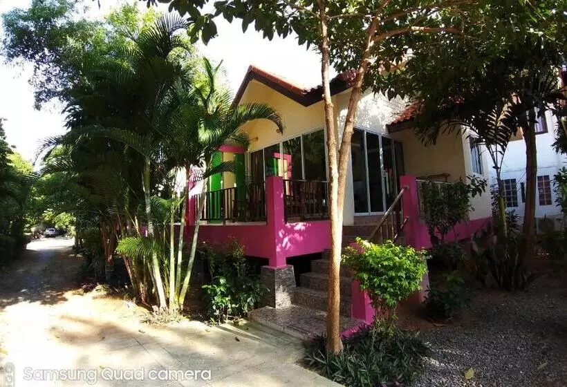 ペンション Mae Somboon House