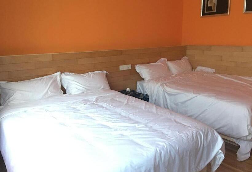 膳宿费 March Garden Next To The Furniture Market