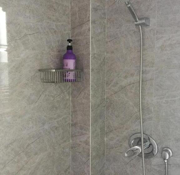 膳宿费 March Garden Next To The Furniture Market