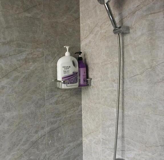 膳宿费 March Garden Next To The Furniture Market