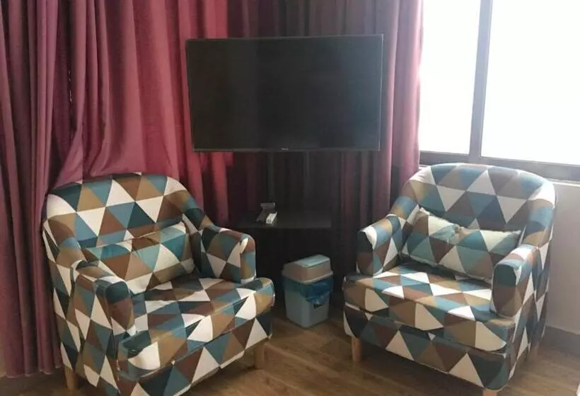 Majatalo March Garden Next To The Furniture Market